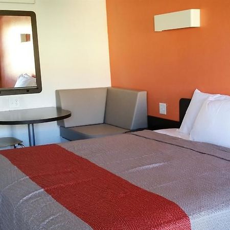 Motel 6-Blue Springs, Mo Eksteriør billede