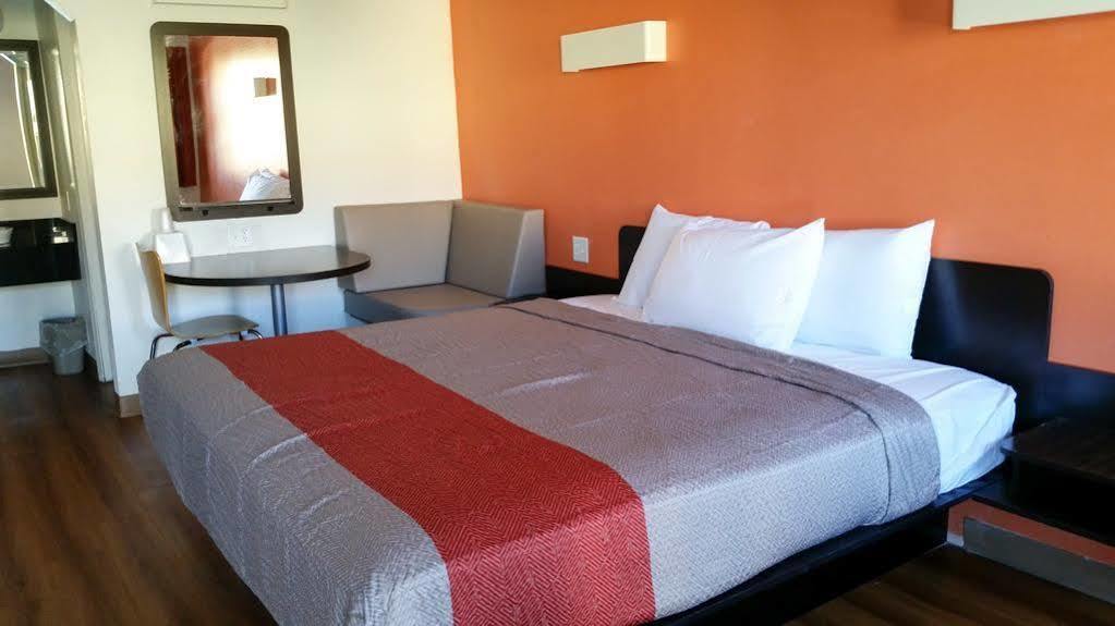 Motel 6-Blue Springs, Mo Eksteriør billede