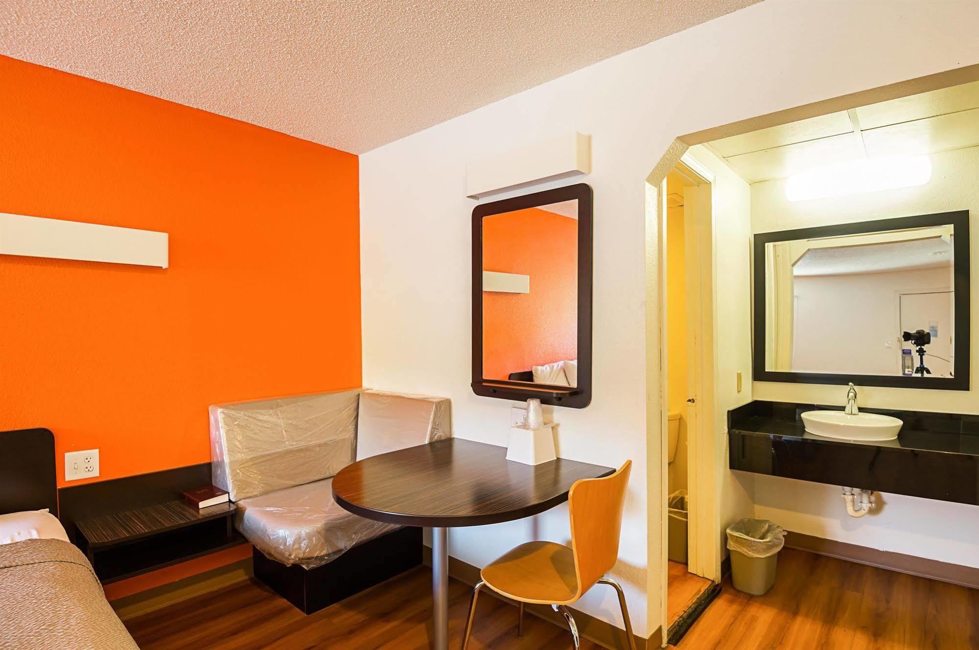 Motel 6-Blue Springs, Mo Eksteriør billede